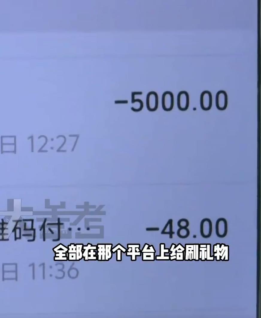 近日，河南省周口市一老人带着家中卖玉米的几千块钱去银行，存钱时发现账户余额就剩三