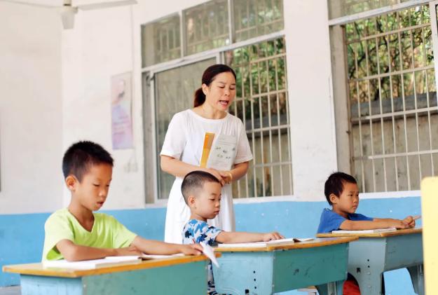 以前挤破头想进的中小学教师岗，现在居然有老师主动转去事业单位了！不是因为教得不好