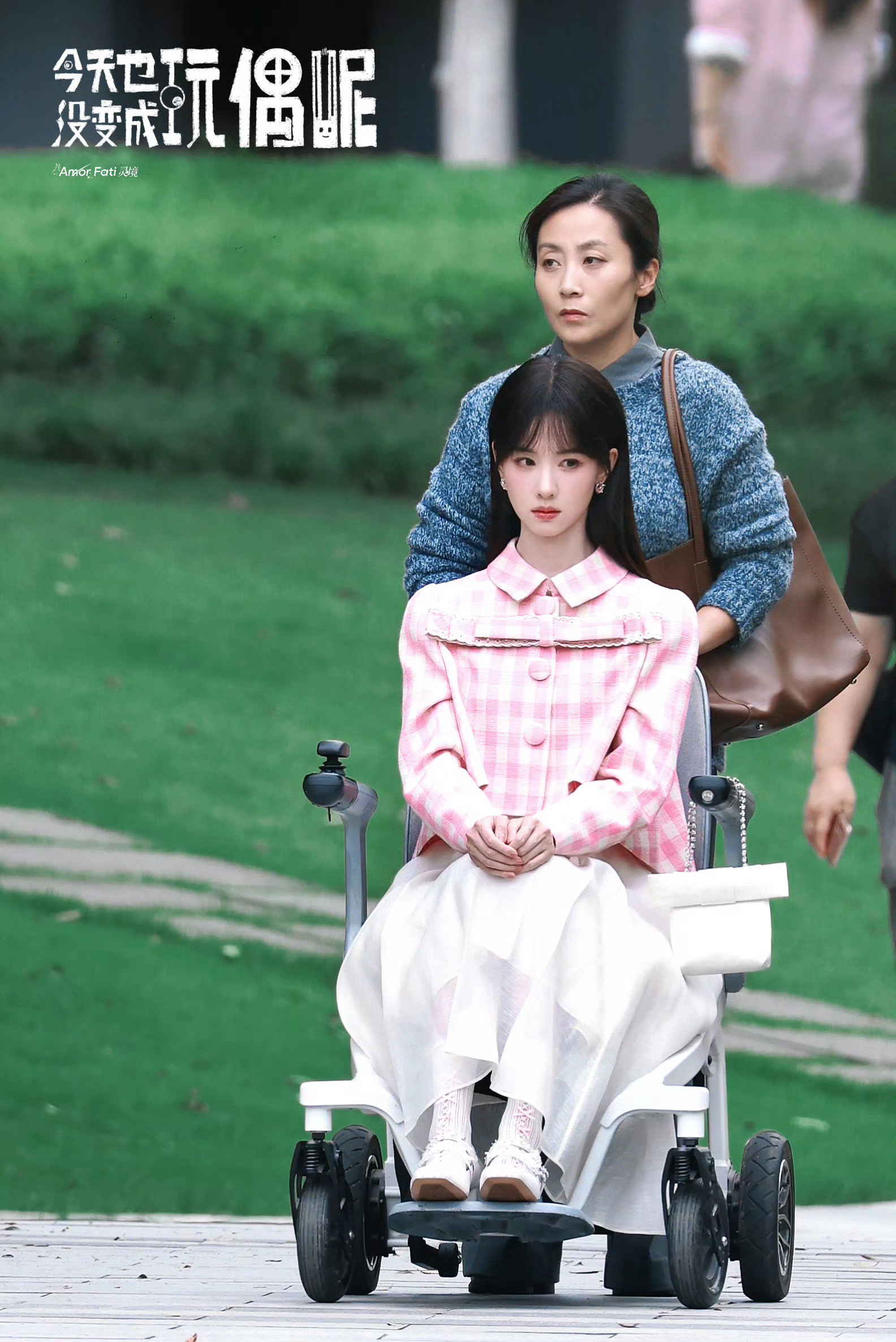 陈都灵完全是花粉天堂人美事少业务能力强又敬业，对于演戏方面不断虚心学习，有自己的
