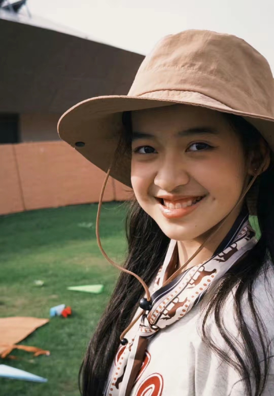聂远发文祝女儿12岁生日快乐！不知不觉，聂大天长成大姑娘了呢，好美，遗传了父母的