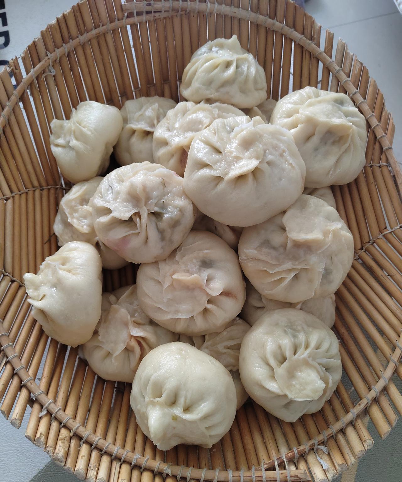 这包子是什么情况！都减肥哩，一个个又瘦又小还又黑。以前蒸的包子