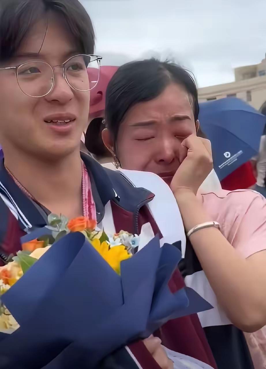 河北邯郸，曲周县一个村子里。​小男孩三岁那年，爹得急病走了，妈改嫁外地，再
