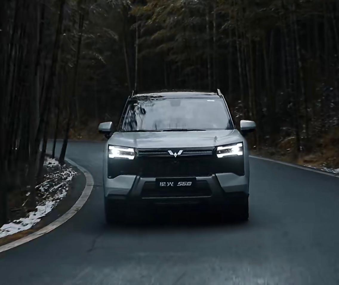 A级SUV来到了5.98万元？五菱的车确实太有性价比了，星光560无论是外观还是