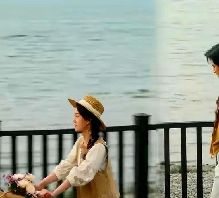 被指着鼻子连骂47天，一句不吭，转头人家新剧女主直接署你大名，这换谁不懵？那阵
