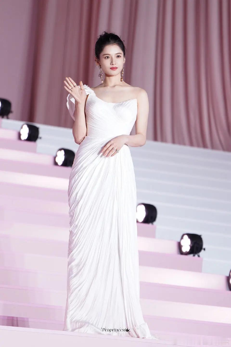 张婧仪真公主.......哪个公主这么壮[哭哭]​​​