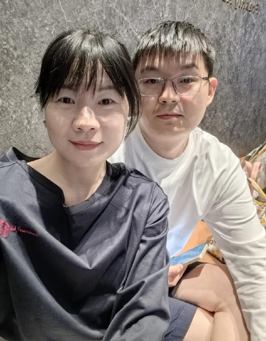 我同事真倒霉，生了个不争气的儿子，儿子快30岁的人了还一事无成，儿媳妇跟儿子一样