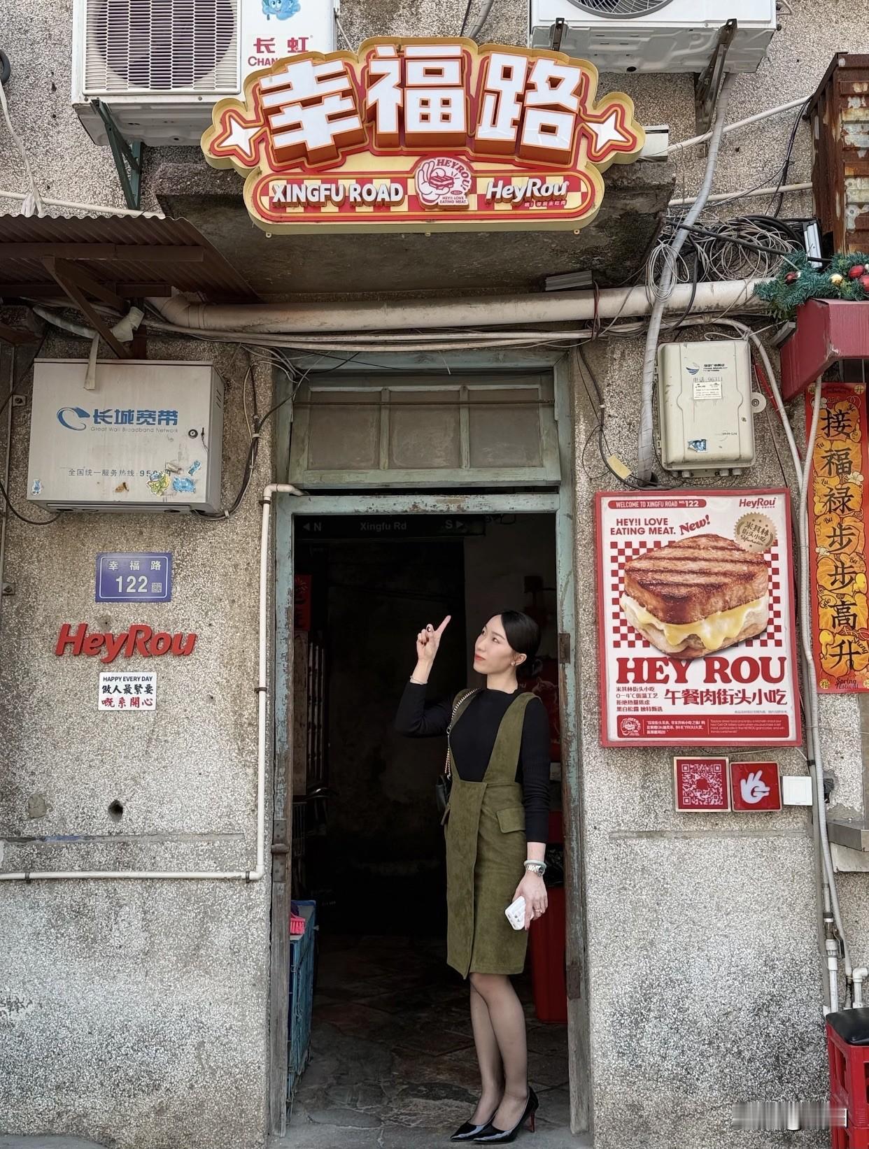 什么是真正的女性之美?优雅是唯一不会褪色的美。这种优雅无关五官，在于气质沉淀和内