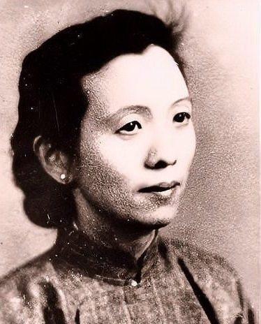 1949年，南京解放后，一位贵妇走到南京总统府前，对哨兵说道：“我是陈修良，我想