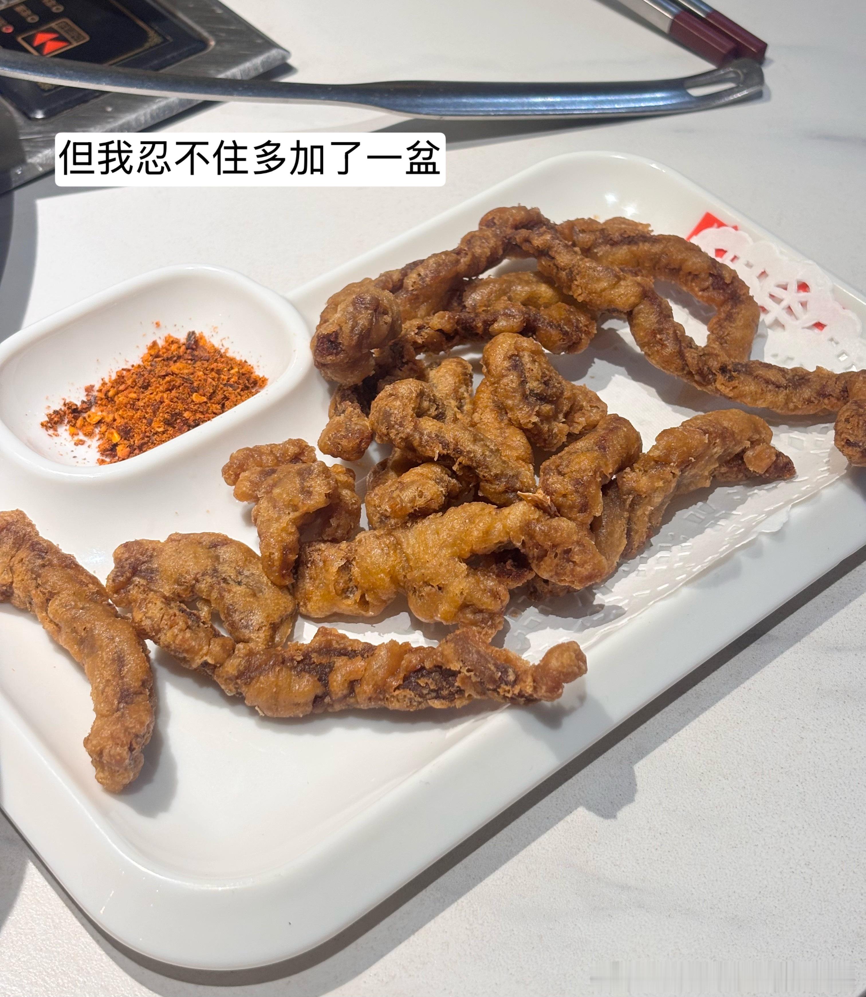 觉得自己该补补了，于是一个人来吃八合里牛肉火锅。发现自己挺能吃的，两盆肉+半盘小
