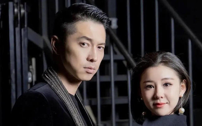 美丽动人的李小萌英俊帅气的王雷李小萌和王雷,结婚多年一直恩爱如初,是典型的娱乐圈