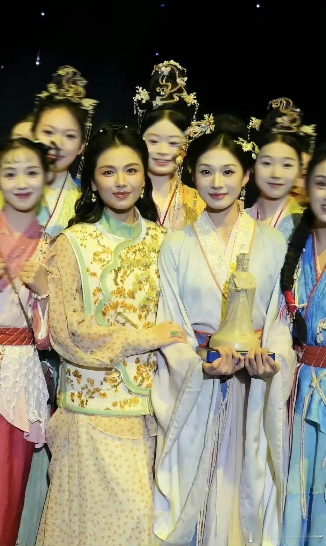 咋回事？刘涛妈祖诞辰穿满服被网友审判不尊重传统文化，很多人表示妈祖林默娘明明是
