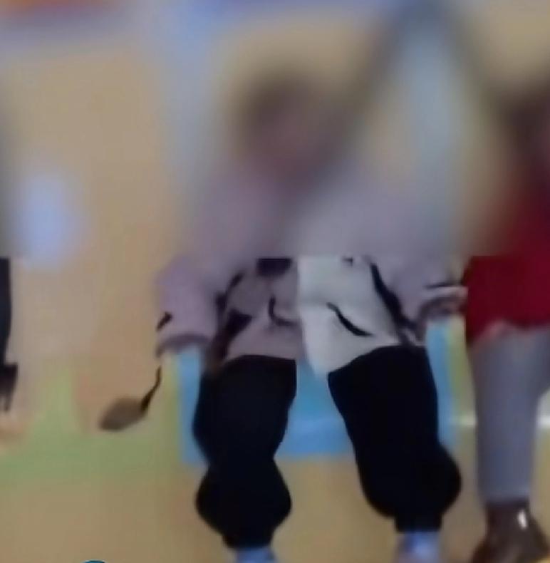 如果游乐场不把游客的安全放在第一位，那么真的不去也罢四川资阳，一位男子带着自己