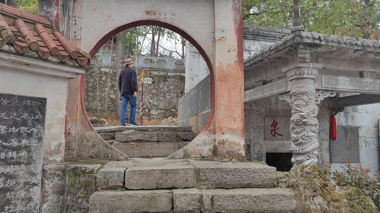 做交易，行情不好，亏钱很正常，胆识要慢慢亏，不能快速亏。慢慢亏不要命，亏损亏才要