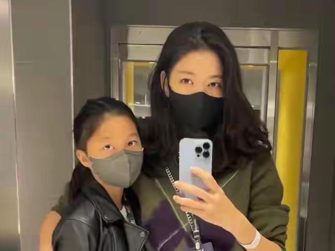 这位小公主，想分姐姐们的资源，怕是有点难呢？虽说有父亲崔泰源的宠爱，但比起两个