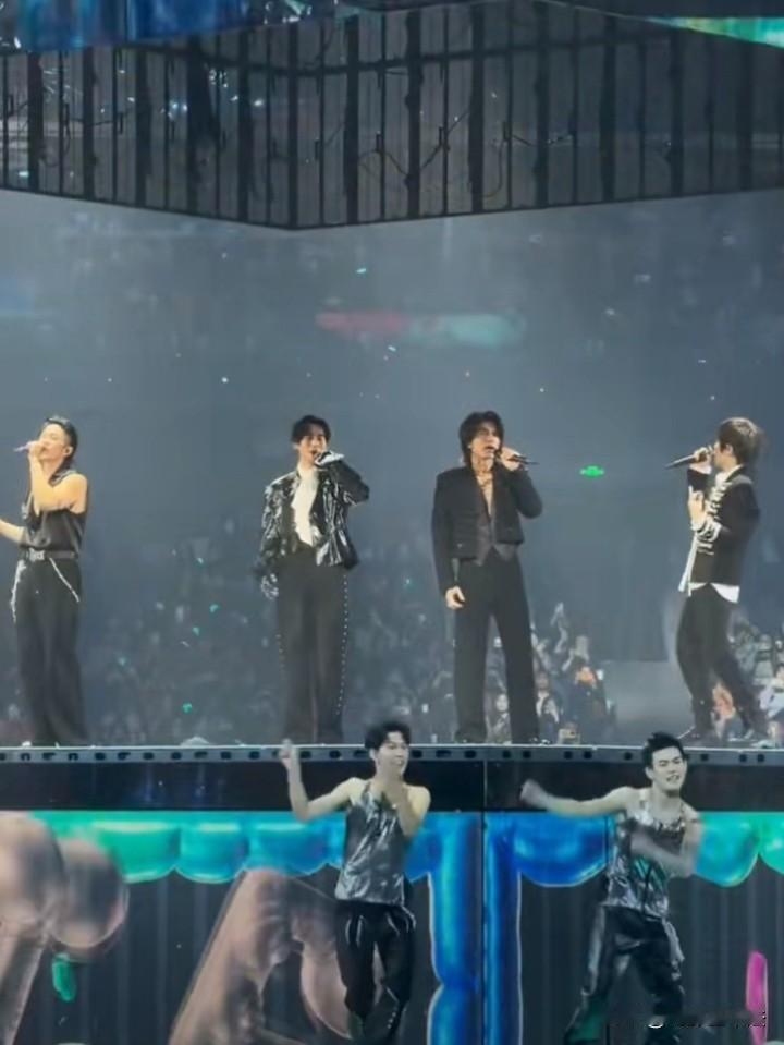 F3演唱会有点不伦不类，这个看法还真没说错。首先F4它就不是一个组合，只是原