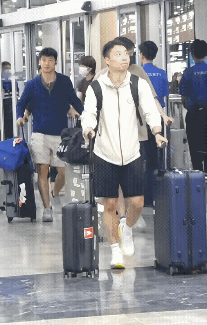9月6日，参加WTT澳门冠军赛的国乒队员们平安抵达澳门。亚运会临近，征战亚运会