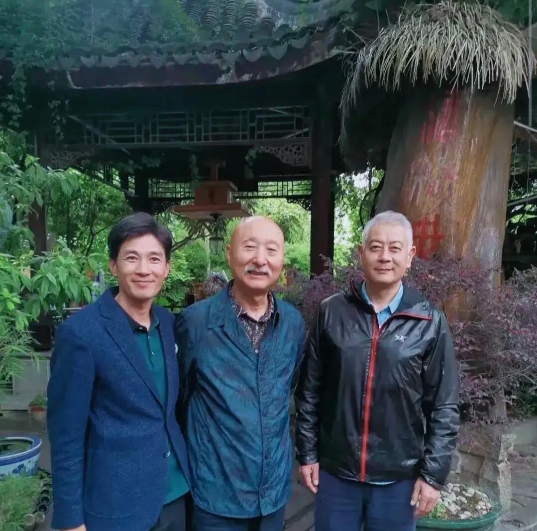 岁月不待人，这三位曾是家喻户晓的大明星，如今都老成了白发苍苍的老人了，不知道你还