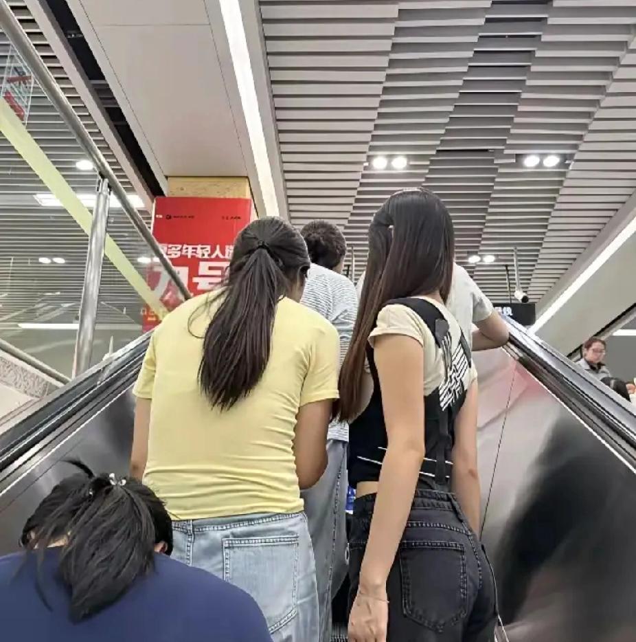 原来驼背和不驼背的区别真的很大