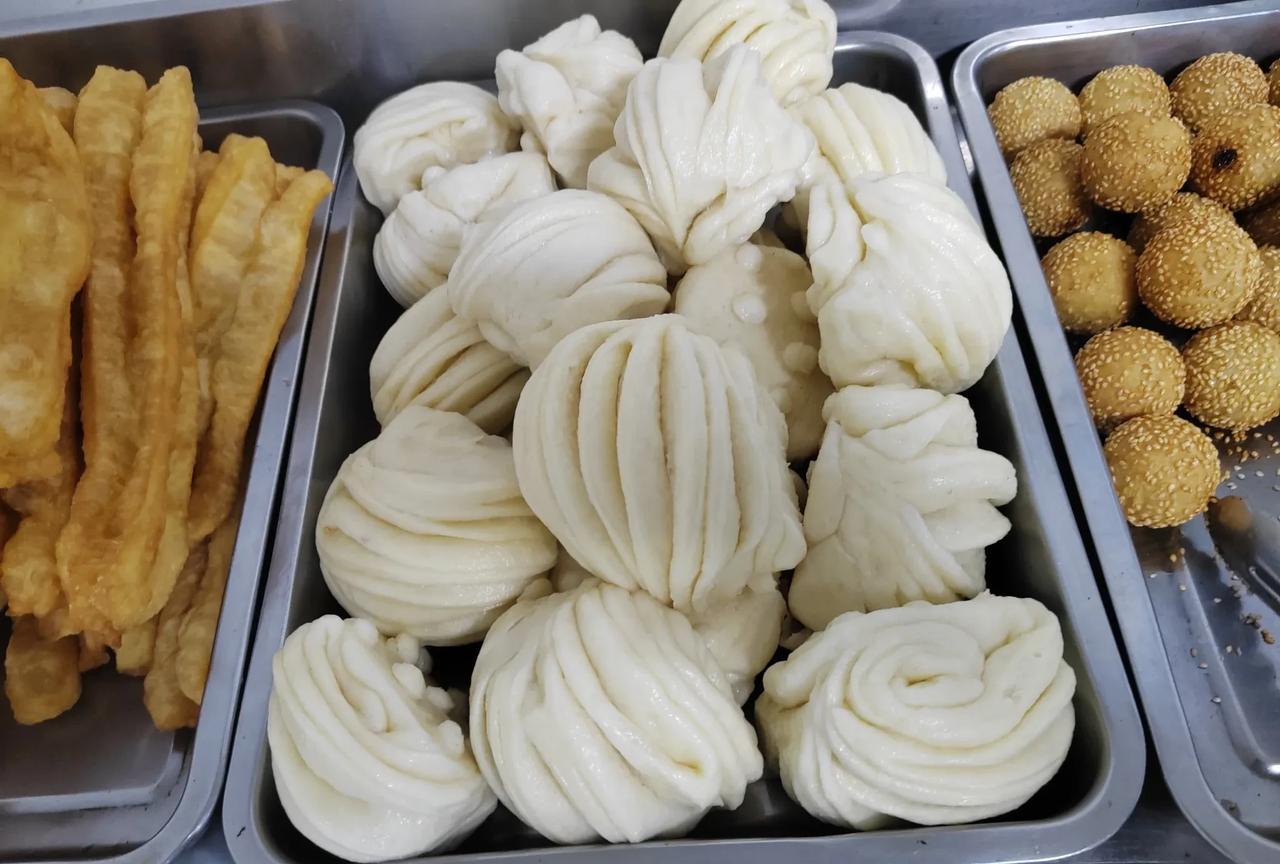 上船八个多月了，马上就要休假了，在我的印象中，好像一次花卷都没做过（这条船上），