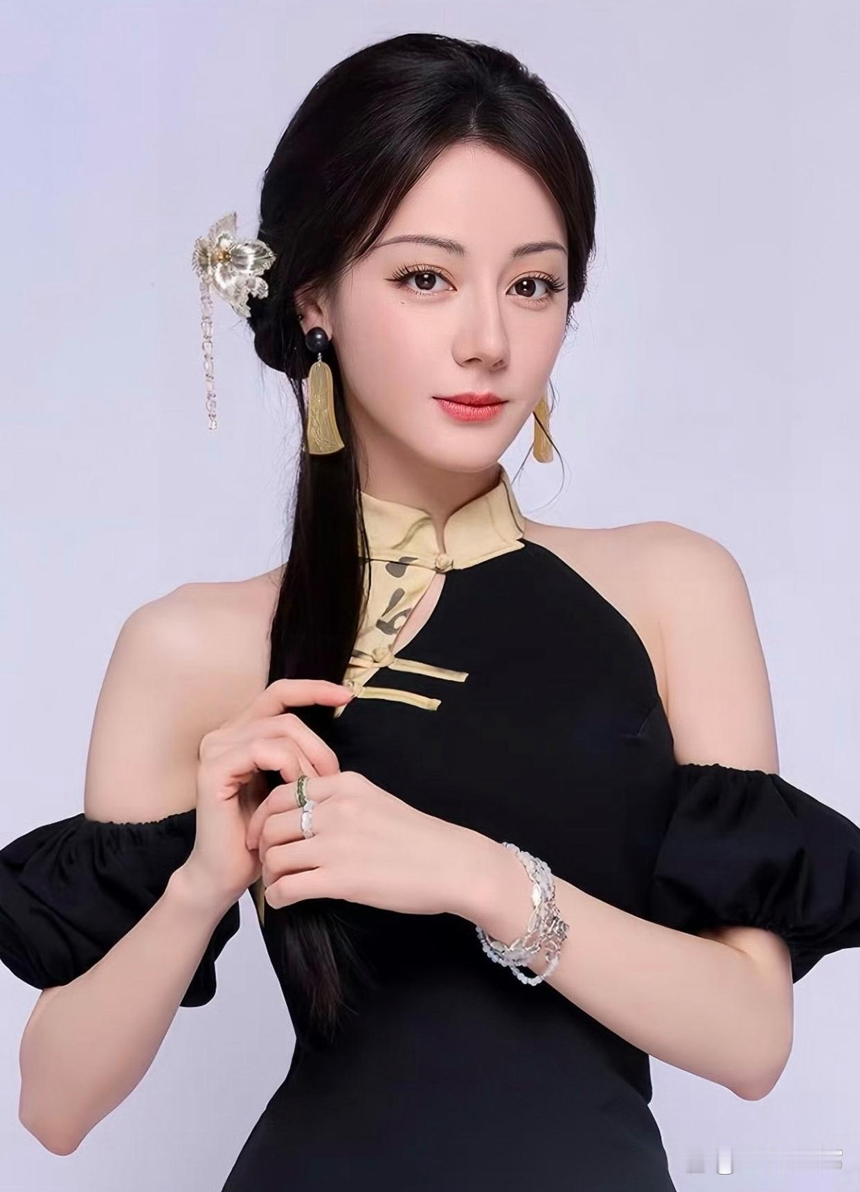 1.嘉行那边恨不得迪丽热巴跌下神坛，哪里还会去帮忙公关她恋情的事，没在背地里推波