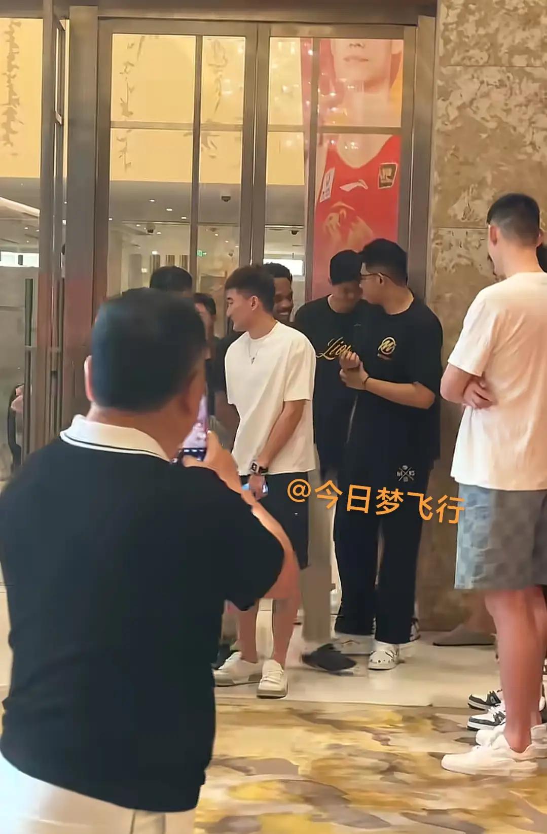 浙江广厦举行答谢宴，布朗与球队达成续约！今晚，卫冕失败、本赛季总决赛亚军淅商