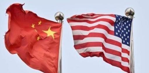 在英国留学的经济学博士岳建勇发出警告，别看现在中国经济是世界第二，但是还有两个大