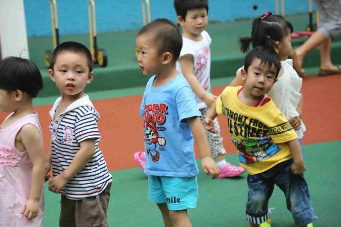 孩子忘带作业妈妈就要送? 这位妈妈的做法值得学习