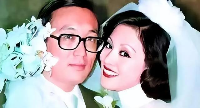 1995年，香港船王赵世光被情妇逼迫离婚，他随手甩给妻子一份协议书：咱们分开吧！