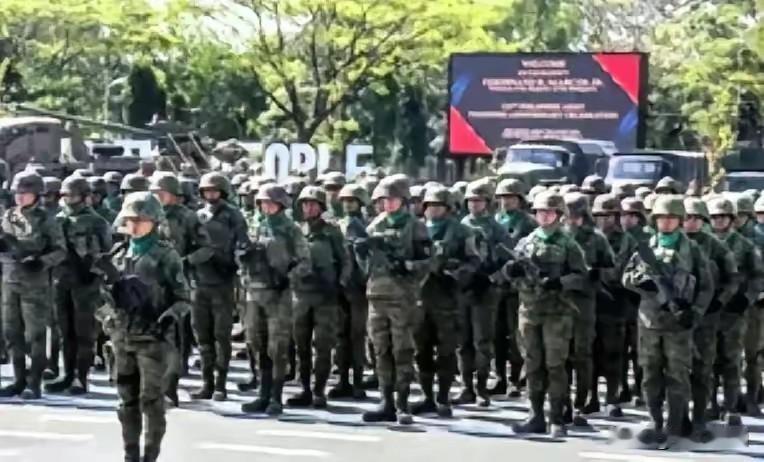 菲军方高层集体表态支持小马科斯，这出“忠诚秀”timing很微妙啊。表面