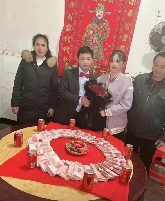 “太心酸了”江苏，有一名女子回老家参加弟弟的订婚宴，当父母跟弟弟告诉她，女方家索