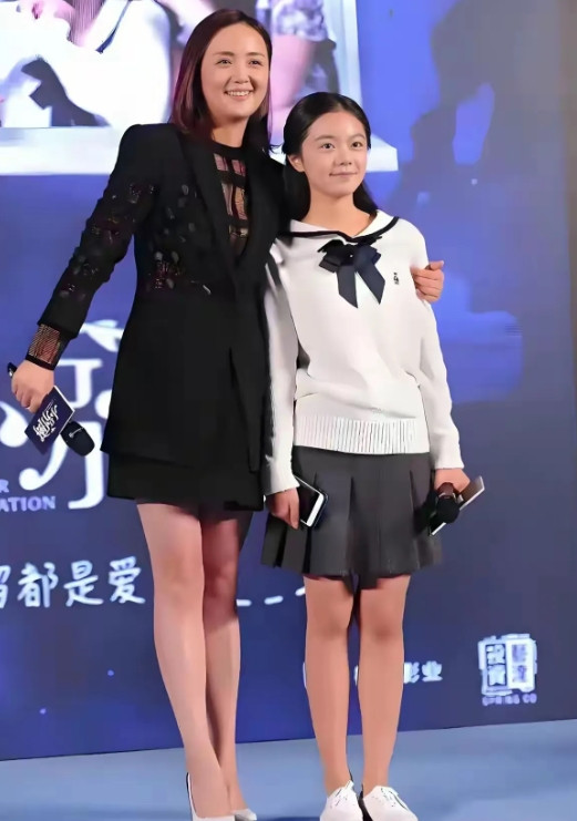 朱媛媛多漂亮！多有气质的演员啊！笑起来两个酒窝，小虎牙，朱媛媛有一种独特美，这么