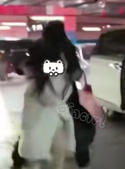 灵超机场打粉丝？对私生重拳出击，私生还回应香香的，这也太扭曲了吧，这打的也没错了