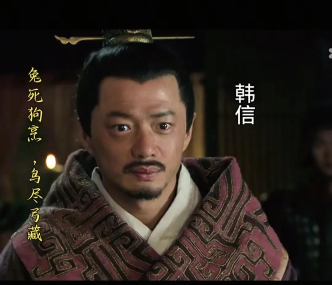 酒过三巡，刘邦借着酒兴似醉非醉的问韩信，如果我是大将军，我能带多少兵？韩信眼神飘