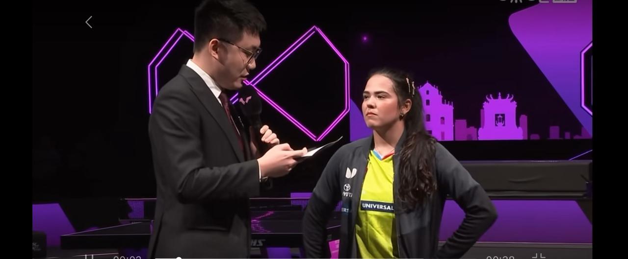 为了和莎莎可以一起，迪亚兹也是火力全开，提到孙颖莎，小女孩爱慕偶像的具象化，满脸