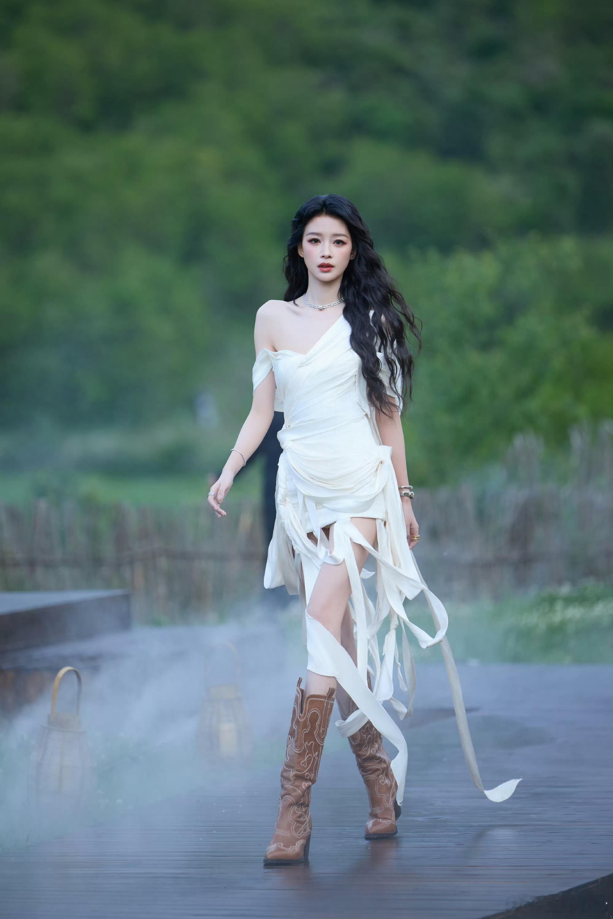 #孙怡#sy#孙怡不想睡的星期五#是不一样的姐姐，每个颜色都衣服都有不一样的感觉好美不知道此女的上限
