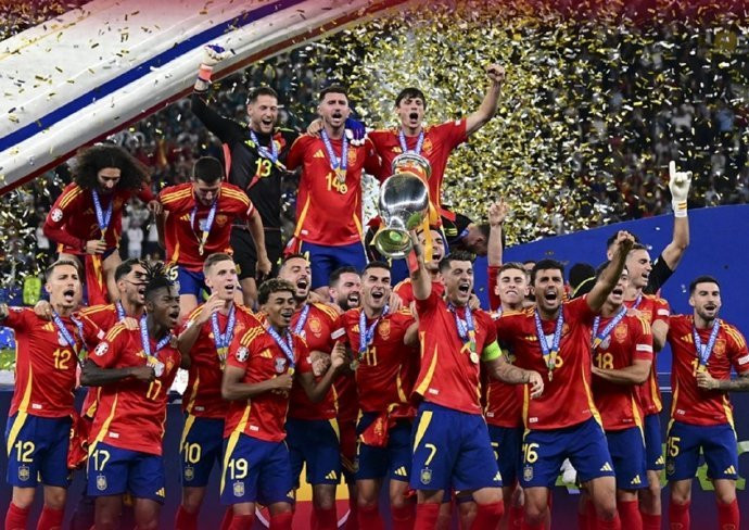 西班牙FIFA排名升至世界第一今日FIFA官方更新国家队世界排名，西班牙升至第