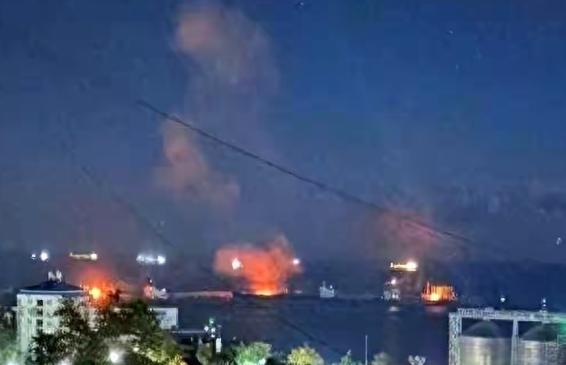 轰炸继续，俄罗斯港口已经基本失去了防空能力。本月3日，乌克兰又对俄罗斯能源设施出