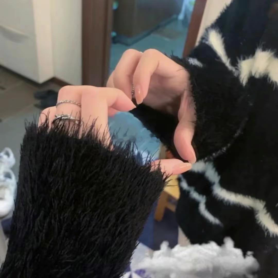处女座是一个习惯要求别人的星座，如果说处女座是不是自私的人，可以说完全不是，一个