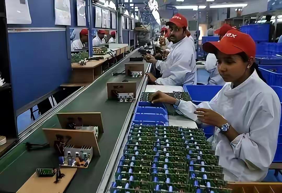 印度为了发展自已新能源汽车，通过印度最大公司信实工业与我国厦门海辰储能公司合作，