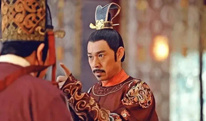 李世民和杨广是什么关系？大业十一年，李渊在太原接到一道从江都来的旨意，让他即刻南下见驾。李渊把旨意放