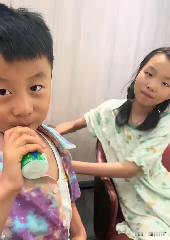 奇奇悦悦快开学了！这个暑假错过了见九江爷爷奶奶的机会，心里一定有不少遗憾吧