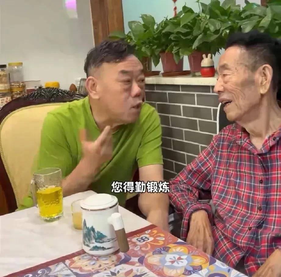杨少华那么大年纪去世，确实，孩子们要是照顾不好，他活不到94。但是，实实在在也是