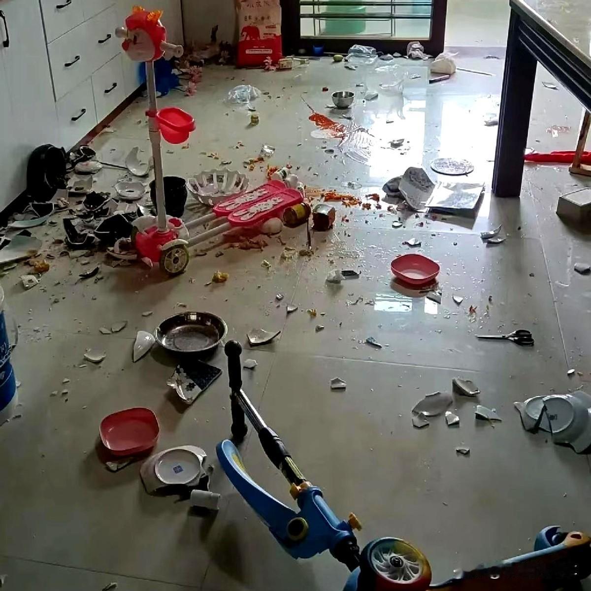 没忍住，跟婆婆干了一仗昨天婆婆在客厅阳台打电话，给她哥哥打完又给她妹妹打，打