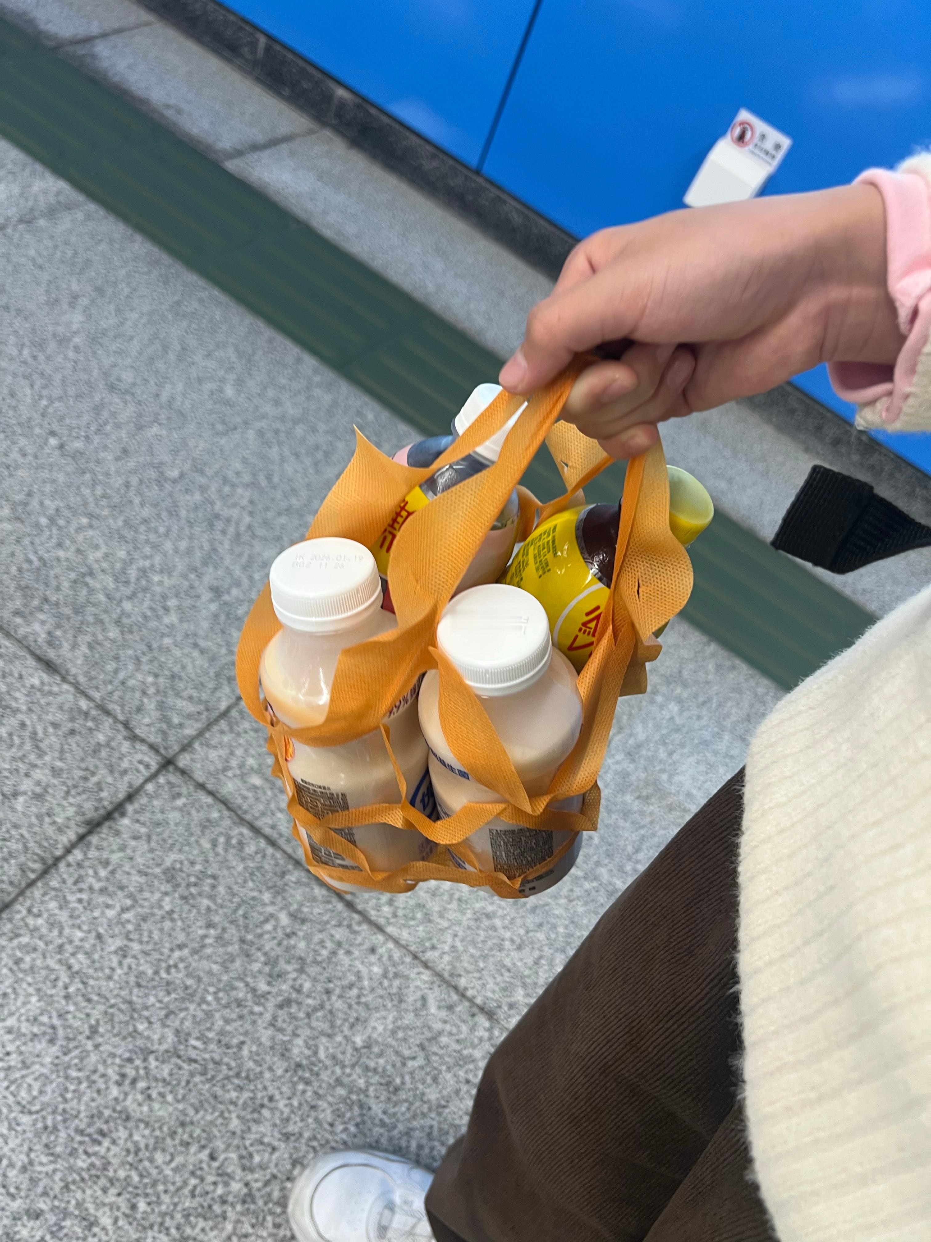 现在买东西已经这么环保了吗？我今天一直担心会不会把袋子弄断米妈日常分享