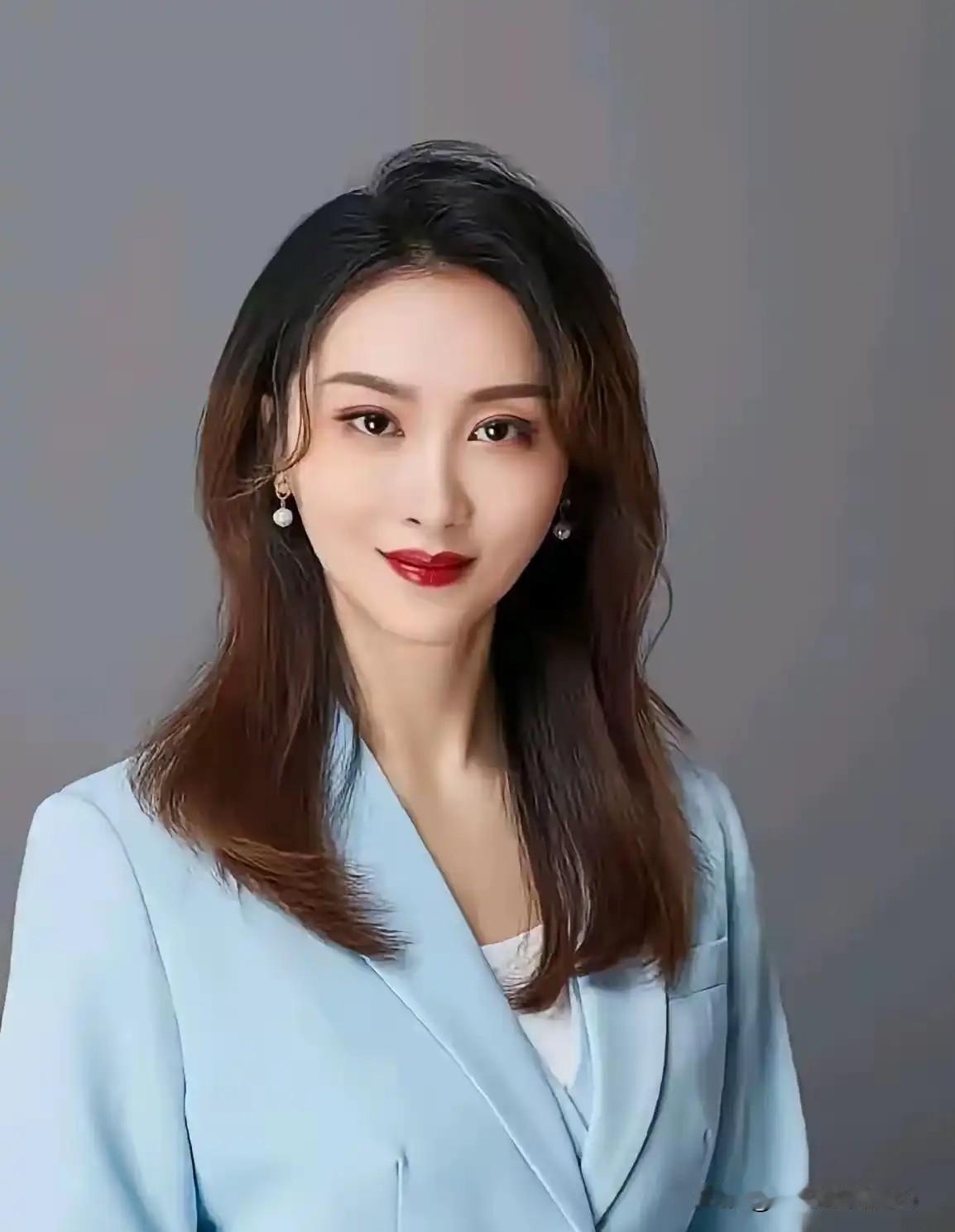 拔出萝卜带出泥？妻子前脚刚被北理工扫地出门，丈夫后脚就被网友盯上了。裴教授