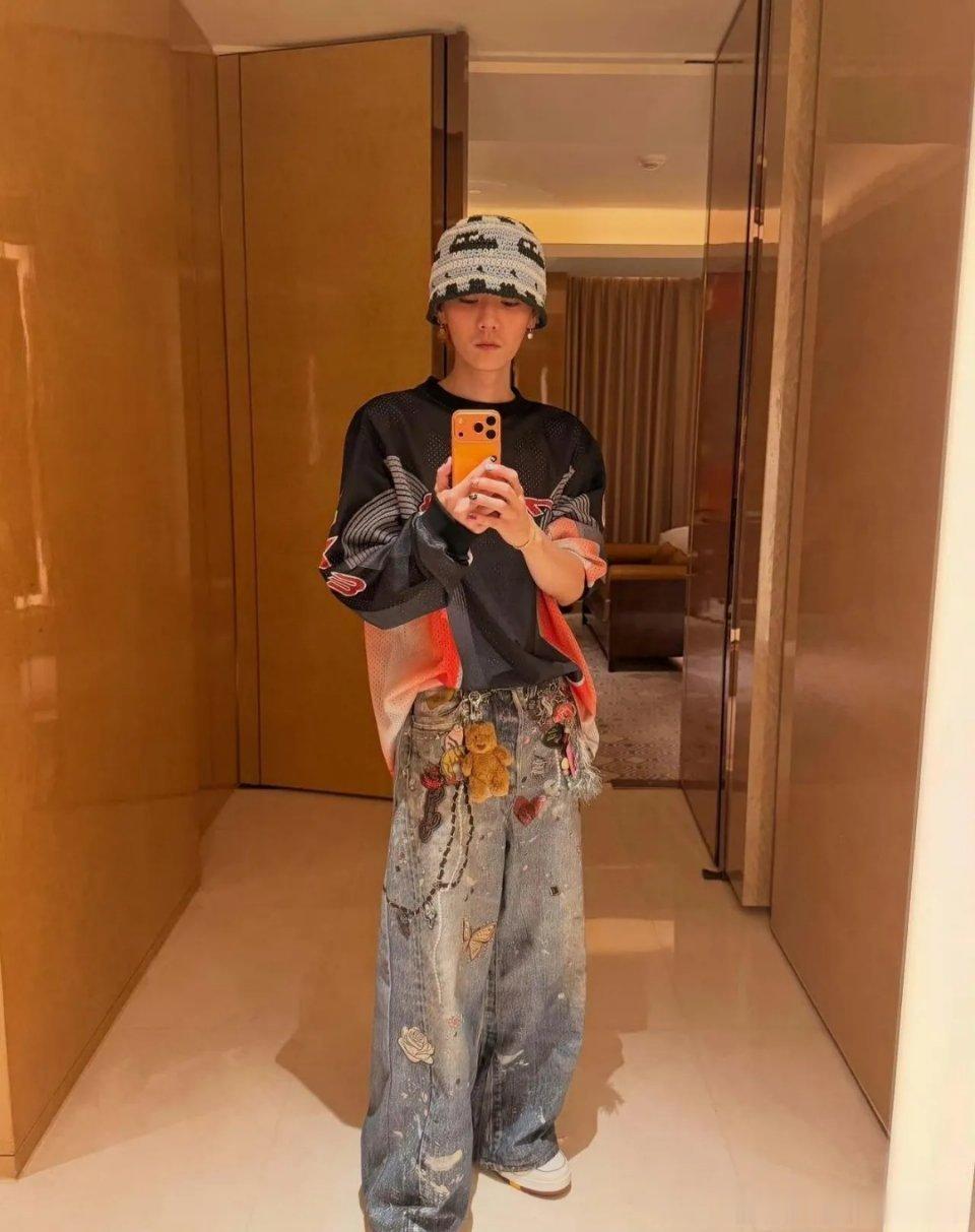 10月28日，鹿晗分享最新动态晒手表第二张照片，引起不少网友猜测鹿晗的手很好认，