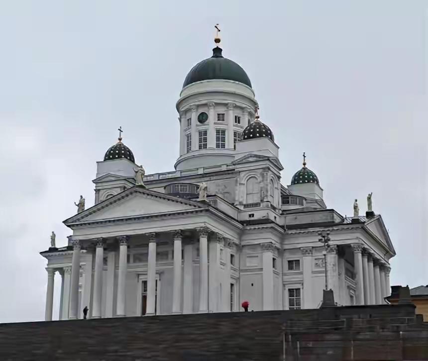 重磅！芬兰批准第32轮对乌军事援助，总援助额达32亿欧元。根据芬兰政府提出的