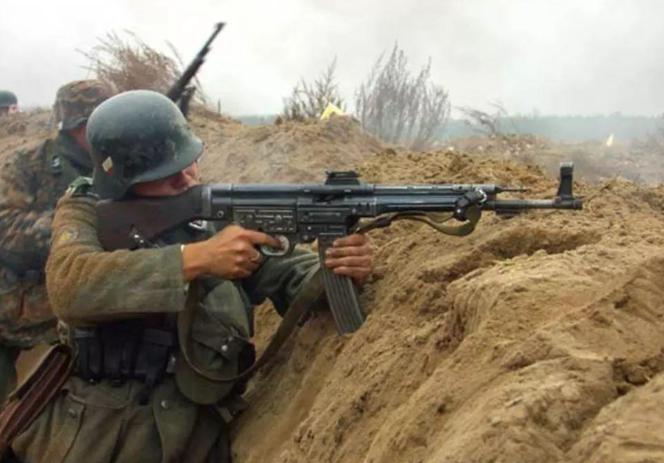 二战被严重低估的神枪！STG44颠覆步兵战术，改写全球武器发展史.二战战场上