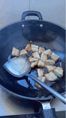 这个抹脸真的不错，抹上一会儿在洗掉，在抹大宝，坚持一个月你试试[捂脸哭]