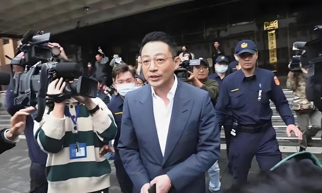 S家“大厦”将倾？吴宗宪倒戈、张兰律师施压，小S深陷绝境常言道：“锦上添花易，